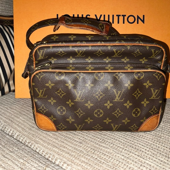 All authentic… please message me for info on each bag… no cracking or tears… - Picture 3 of 3